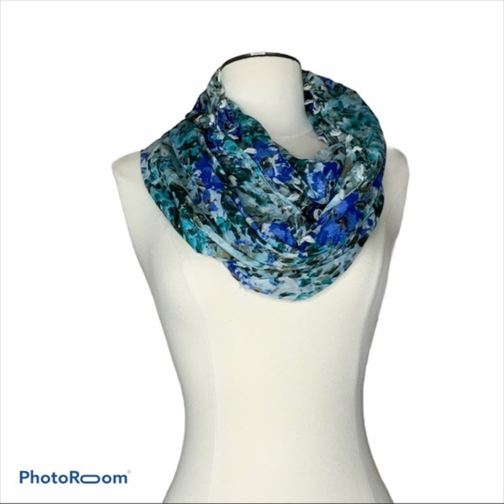 American Eagle shear floral infinity scarf EUC